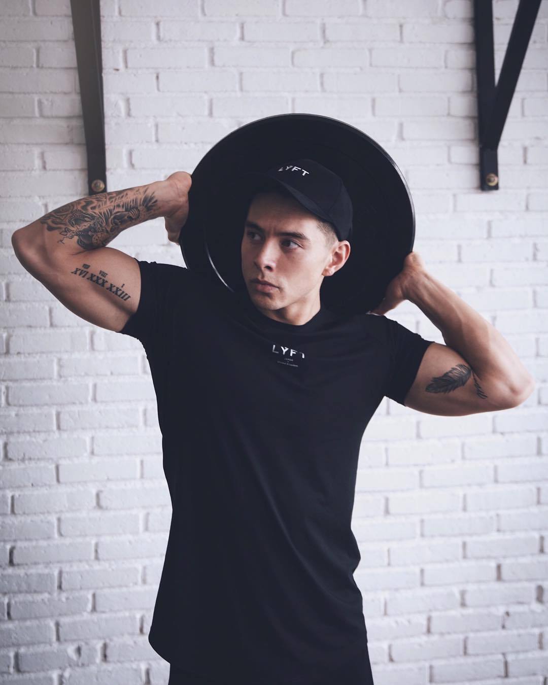 High Quality Men Tshirt High Elasticity Professional GYM Fitness O-Neck Mens T Shirts Slim Fit  Curved Hemline Raglan Sleeve 3XL