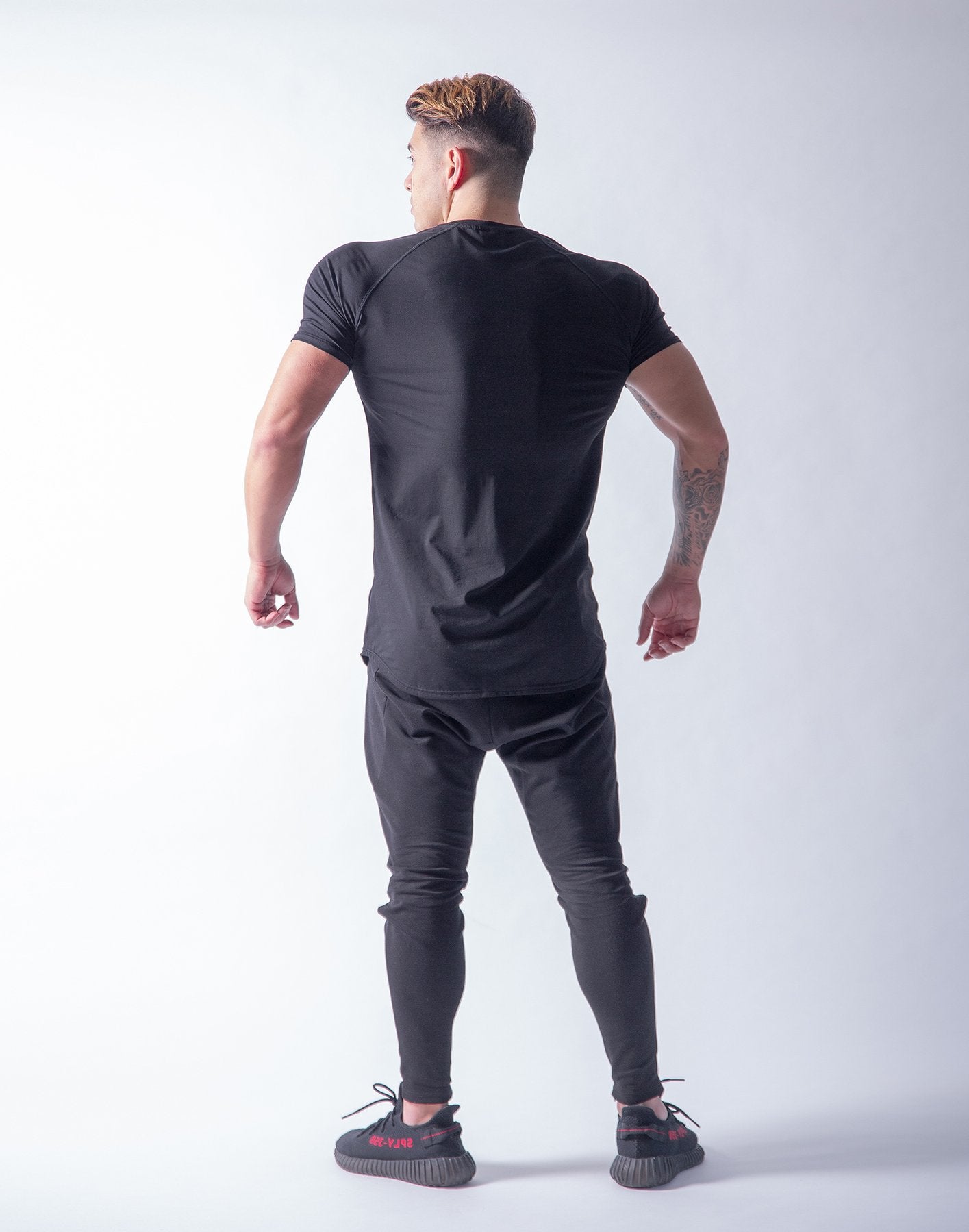 High Quality Men Tshirt High Elasticity Professional GYM Fitness O-Neck Mens T Shirts Slim Fit  Curved Hemline Raglan Sleeve 3XL